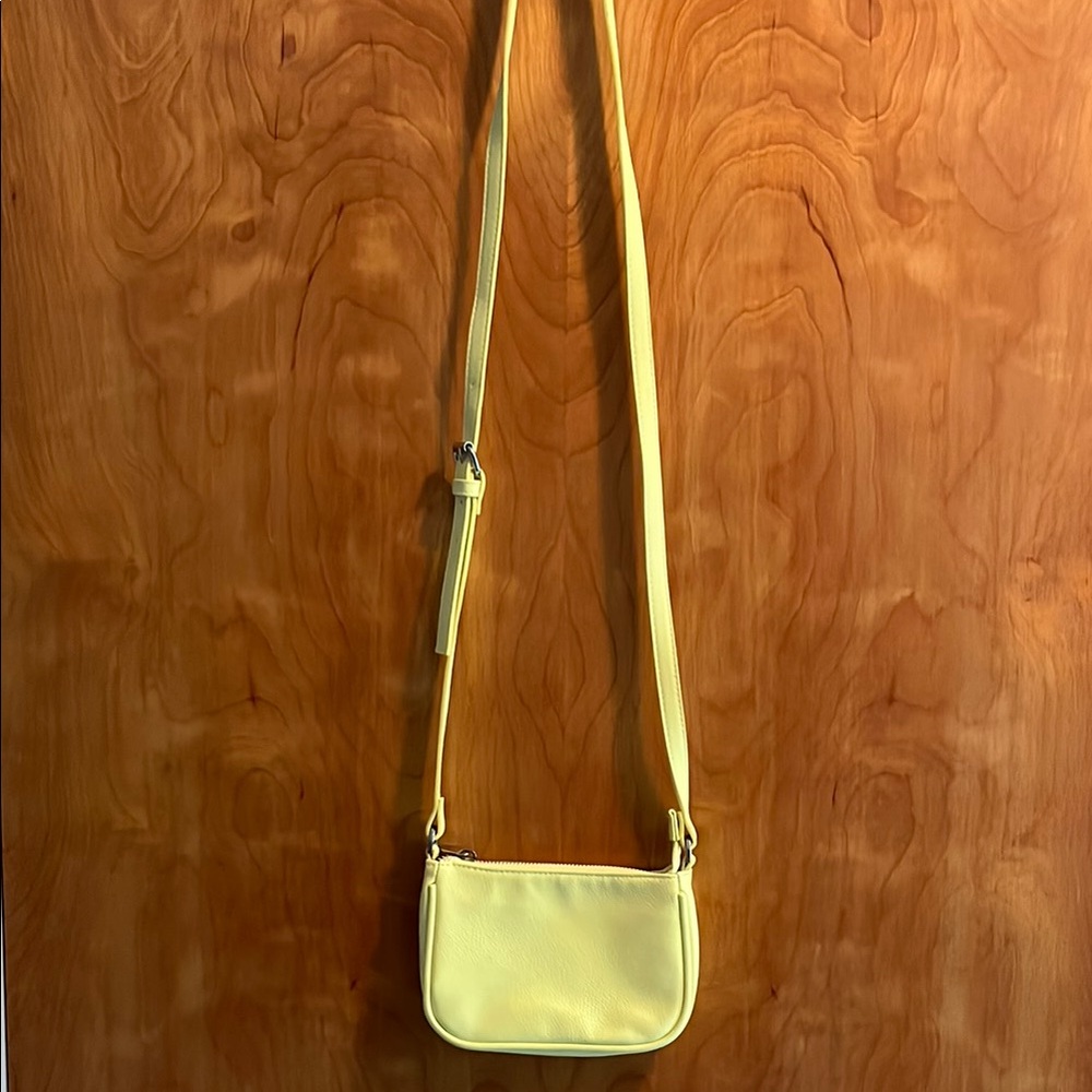 🌸🎉 5 for $20!! 🎉🌸 Compact Yellow Leather Crossbody Bag